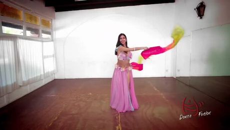 Vale la pena ver como se mueve esta putita mexicana