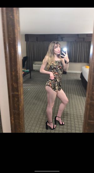 My Daughtr a a Miami hotel, before getting naked! Wanna see??