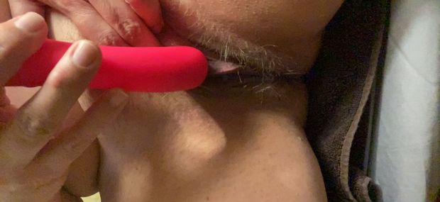 Wife masturbates via FT