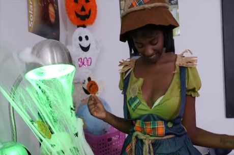 Daisy Cooper Halloween Elfik fuck