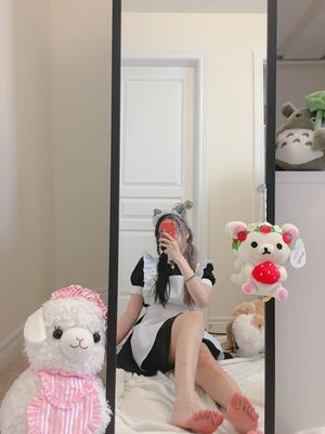 Little maid at your service!