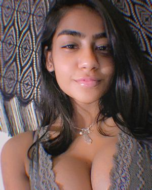 desi cleavage