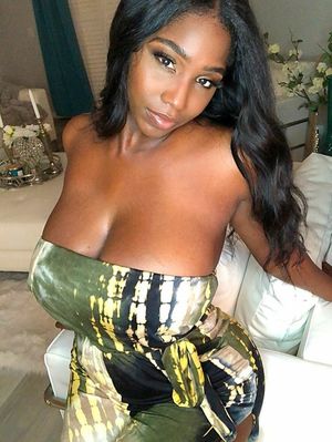 Ellie Mae huuge boobs green dress