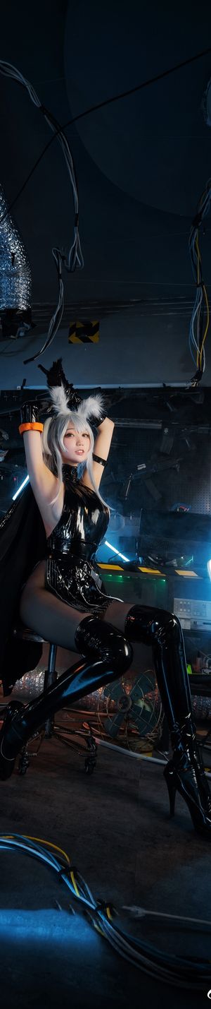 Asian-latex fetish-latex