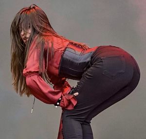Camila Cabello throwing that ass back