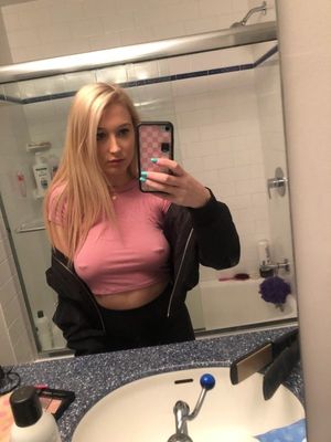 Great pierced pokie selfie