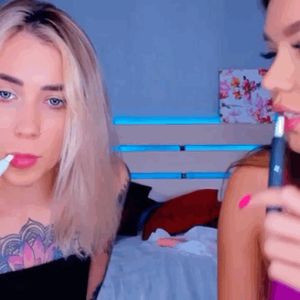 Smoking hot babes kissing