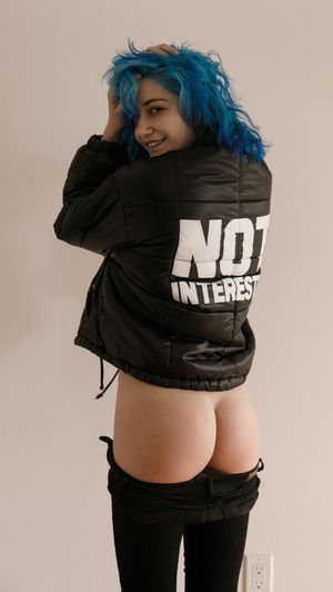 Alternative teen with amazing ass