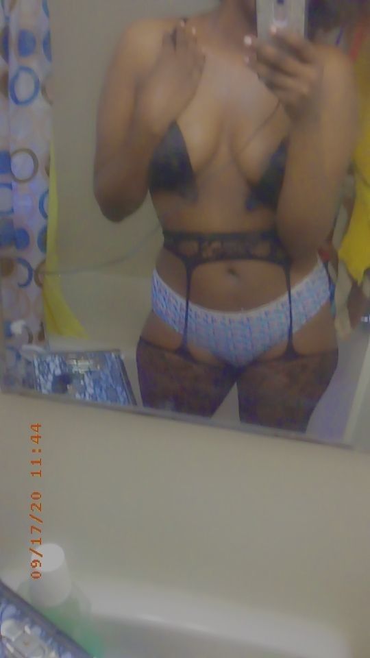 Amateur Ebony Cute Panties In Lingerie Selfie.