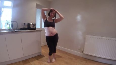 STRIPTEASE IN LEGGINGS AND SPORTS BRA