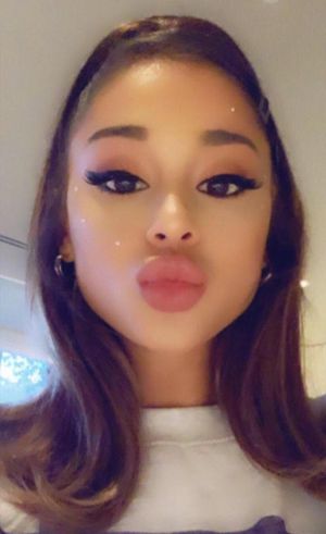 Kiss just the head Ariana