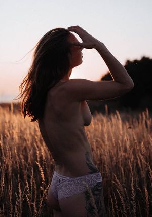 Sexy blonde gf in nature