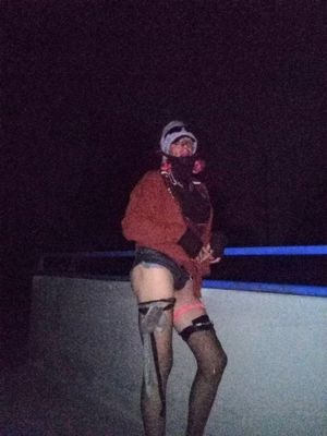 Bodyshot4 A night on the greenway