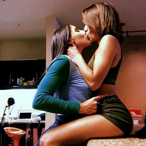 Lesbian babes kissing