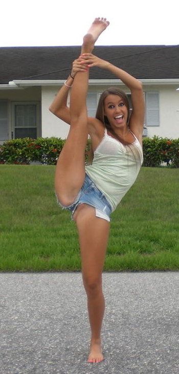 Oops Pussy..I love upskirt!!!!