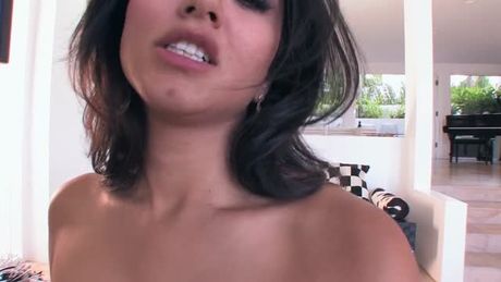 Sensual Sunny Leone blows bf and swallows