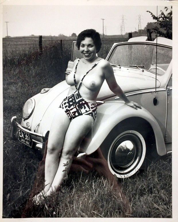 wife tits-out car