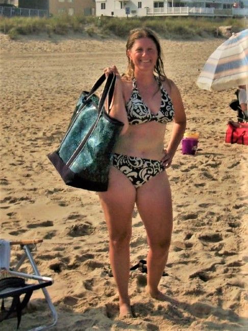 Sexy big tits bikini milf