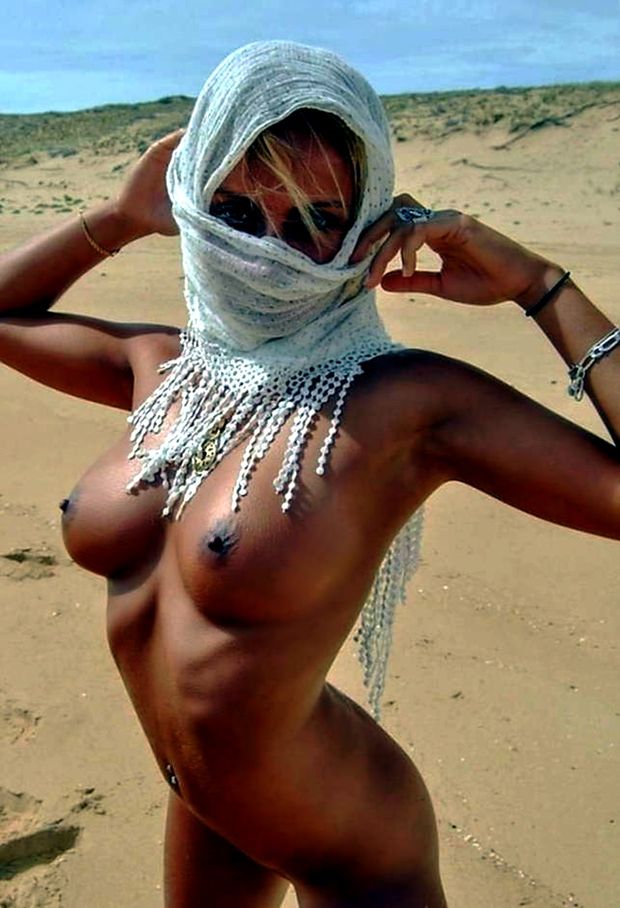 Beautiful arab woman in the desert!