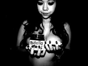 J'aime quand t'es nue, j'aime quand t'es là... J'aime quand t'es Nutella.