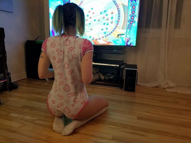 DDLG kneeling