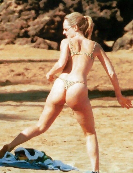 Helen Hunt at the beach