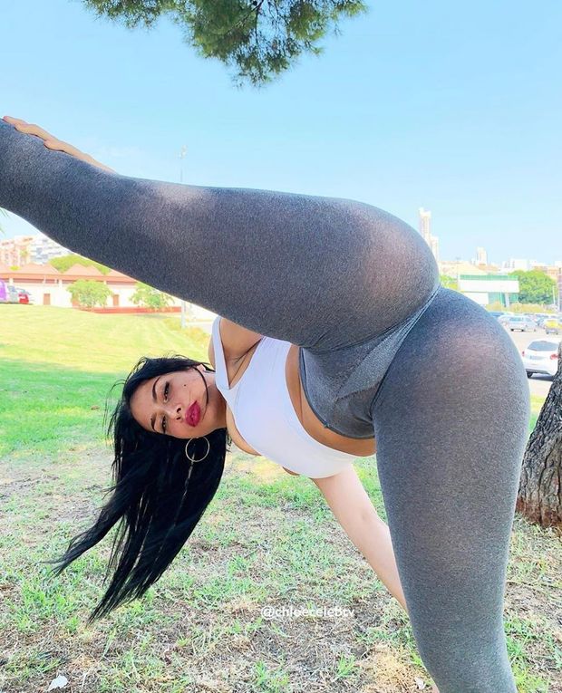 Big booty ChloeWarm_ in see through tights