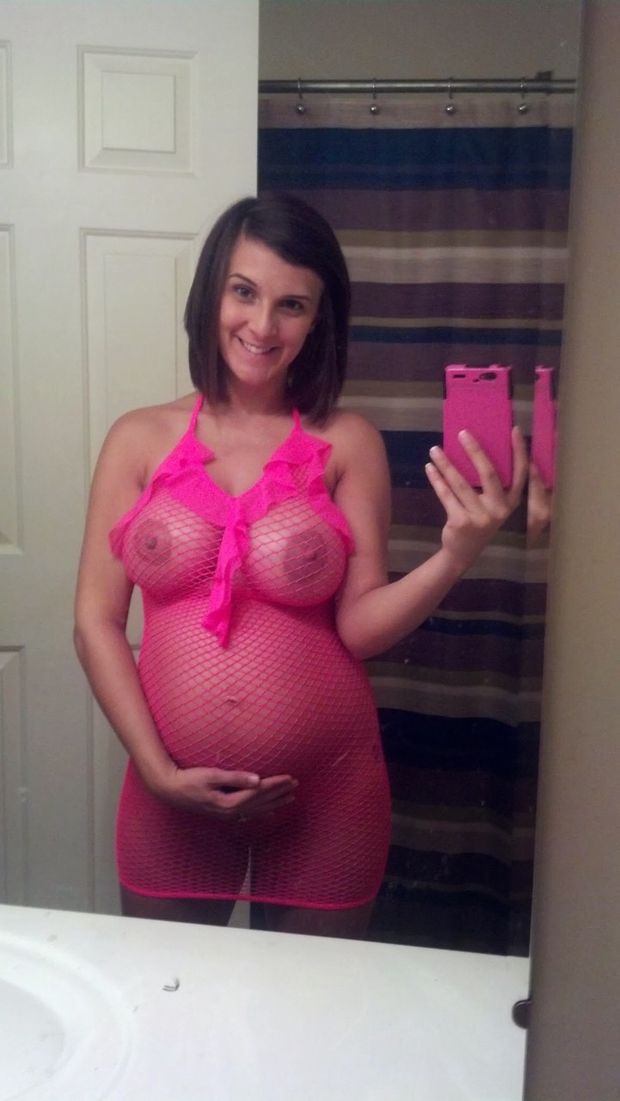 pregnant selfie