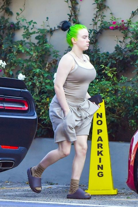Imagine those big tits bouncing in your face.