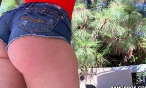 Swing that beautiful butt into view