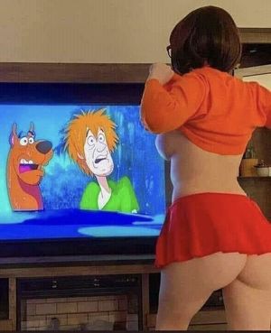 Velma flashing shaggy and scoob