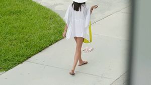 Clueless babe teasing everyone