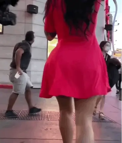 Big ebony ass catching sum wind