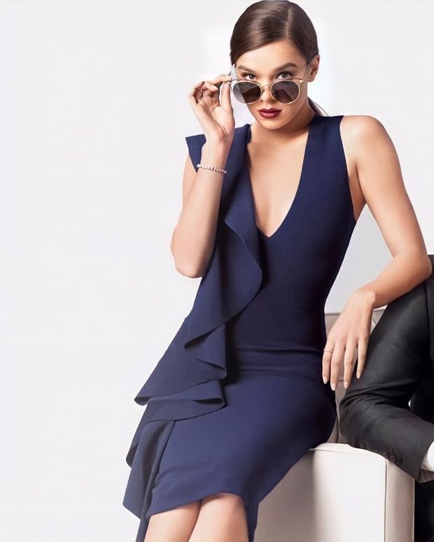 Hailee Steinfeld Blue Dress