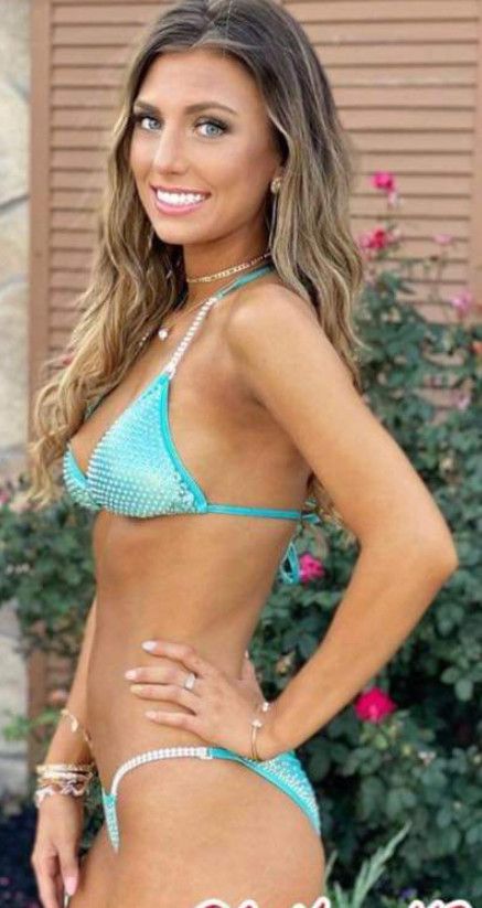 Fuuuuck this chick is hot