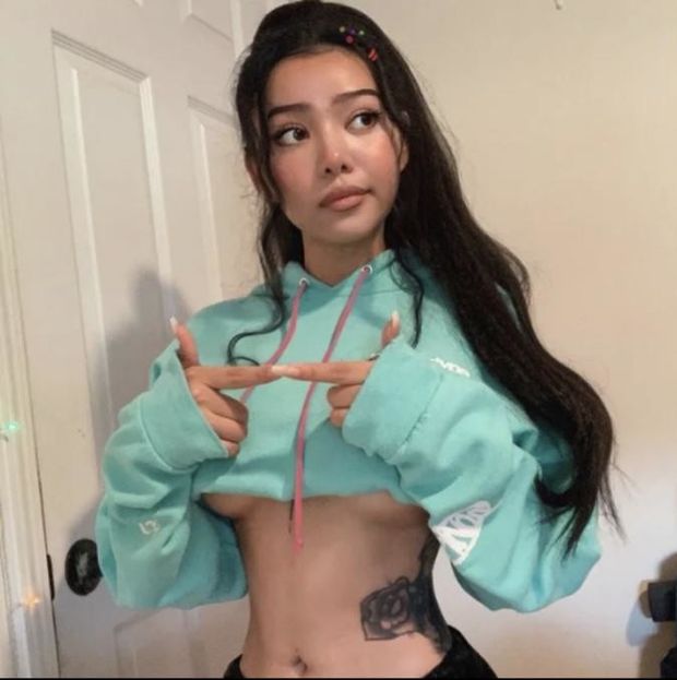 This cute babe is showing you her sideboobs