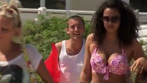 Anna Shaffer sexy in bikini rosa