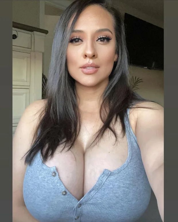 Beautiful mom with amazing boobs