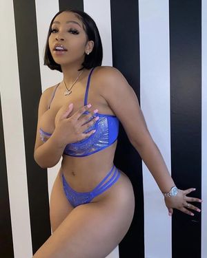 LightSkinKeisha in lingerie