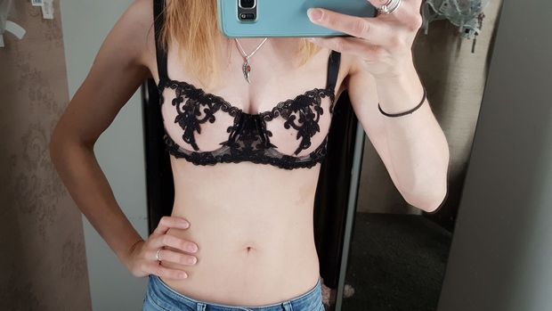 Amateur GF trying bra