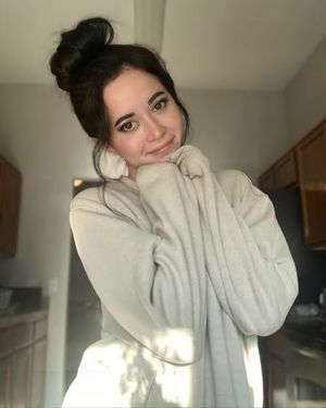 Maya cab Instagram: maya_higa