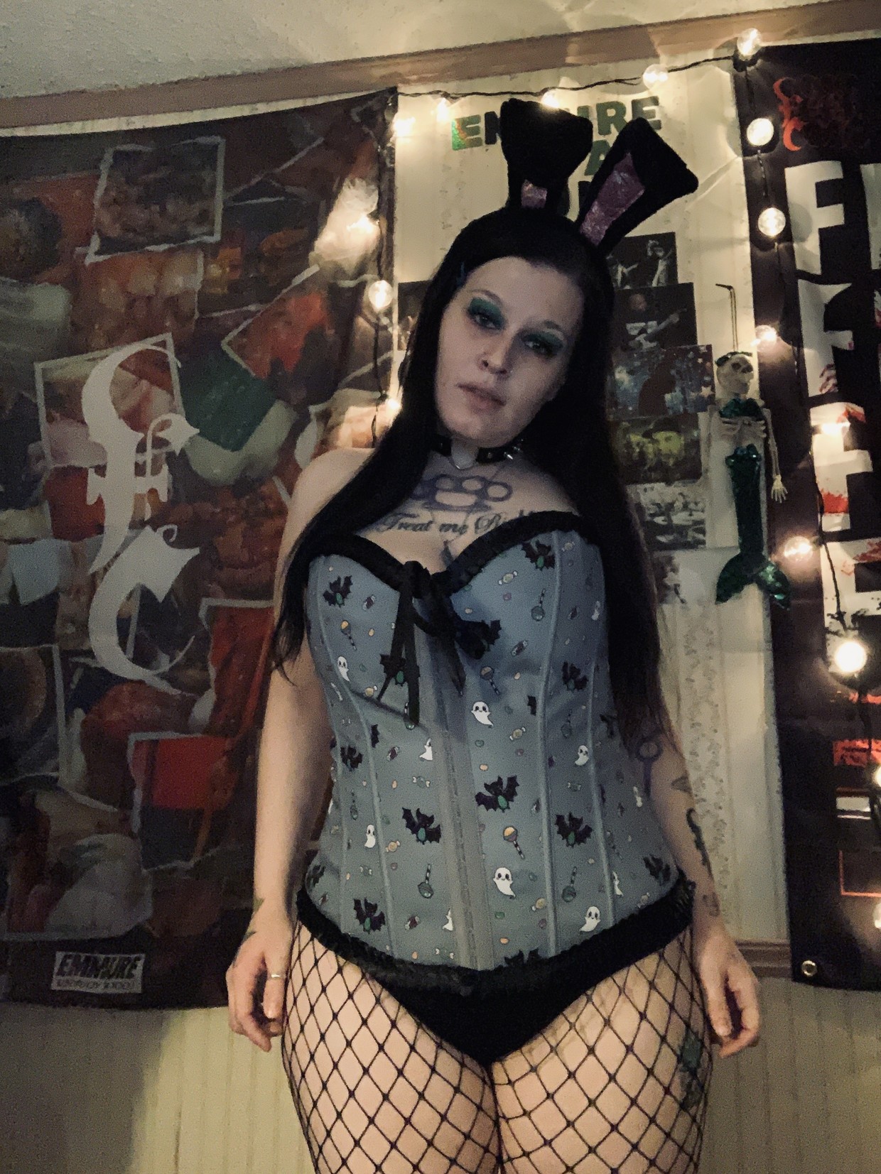 Do you like my spooky corset, Master?