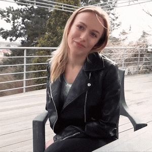 помогите даме кончить = help the lady cum