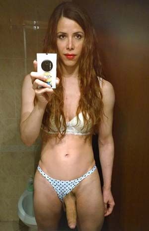 Transexuelle sportive TTBM sur Angers 49000 Maine-et-Loire ici pour moment intense uniquement