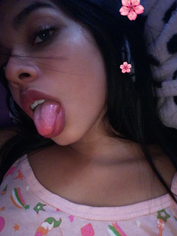 Ella quiere una polla en su boca!