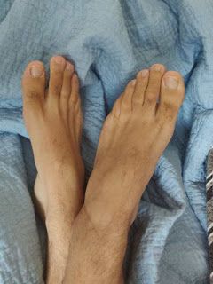 ARE A LOT OF PEOPLE INTERESTED IN MALE FEET?