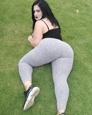 yuliethgram big butt in yoga pants