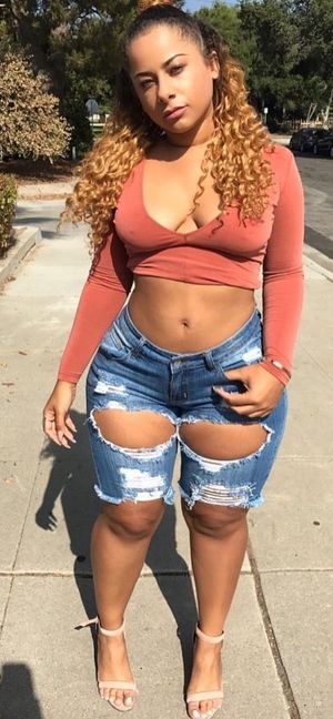 THICK ASS AND HIGH HEELS