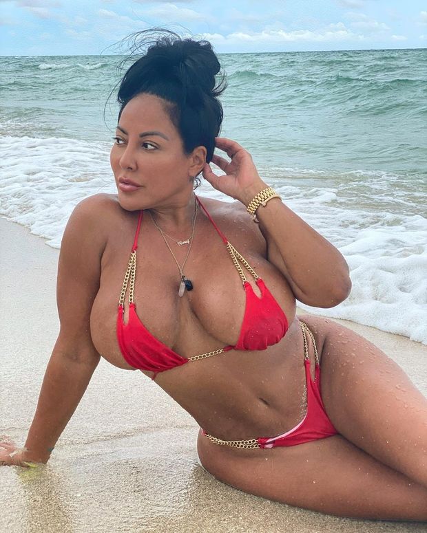 Potential bimbo breeder 25