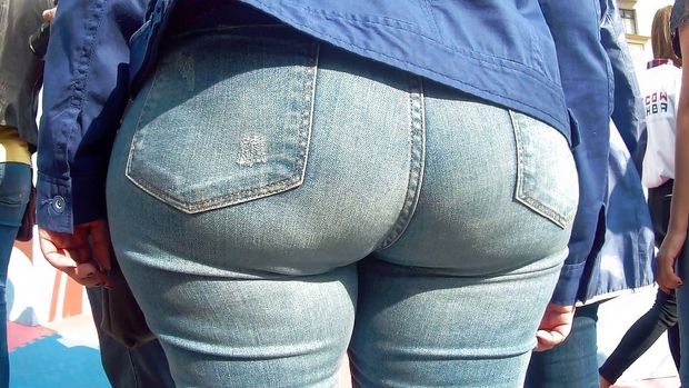 TIGHT JEANS